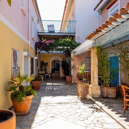 Hotel Les Flots Bleus Le Lavandou Dış mekan fotoğraf