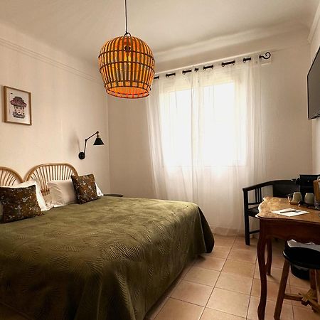 Hotel Les Flots Bleus Le Lavandou Dış mekan fotoğraf