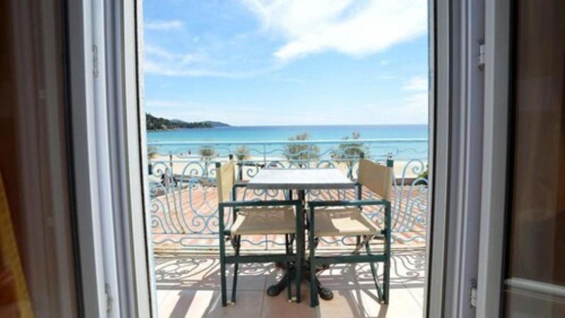 Hotel Les Flots Bleus Le Lavandou Dış mekan fotoğraf
