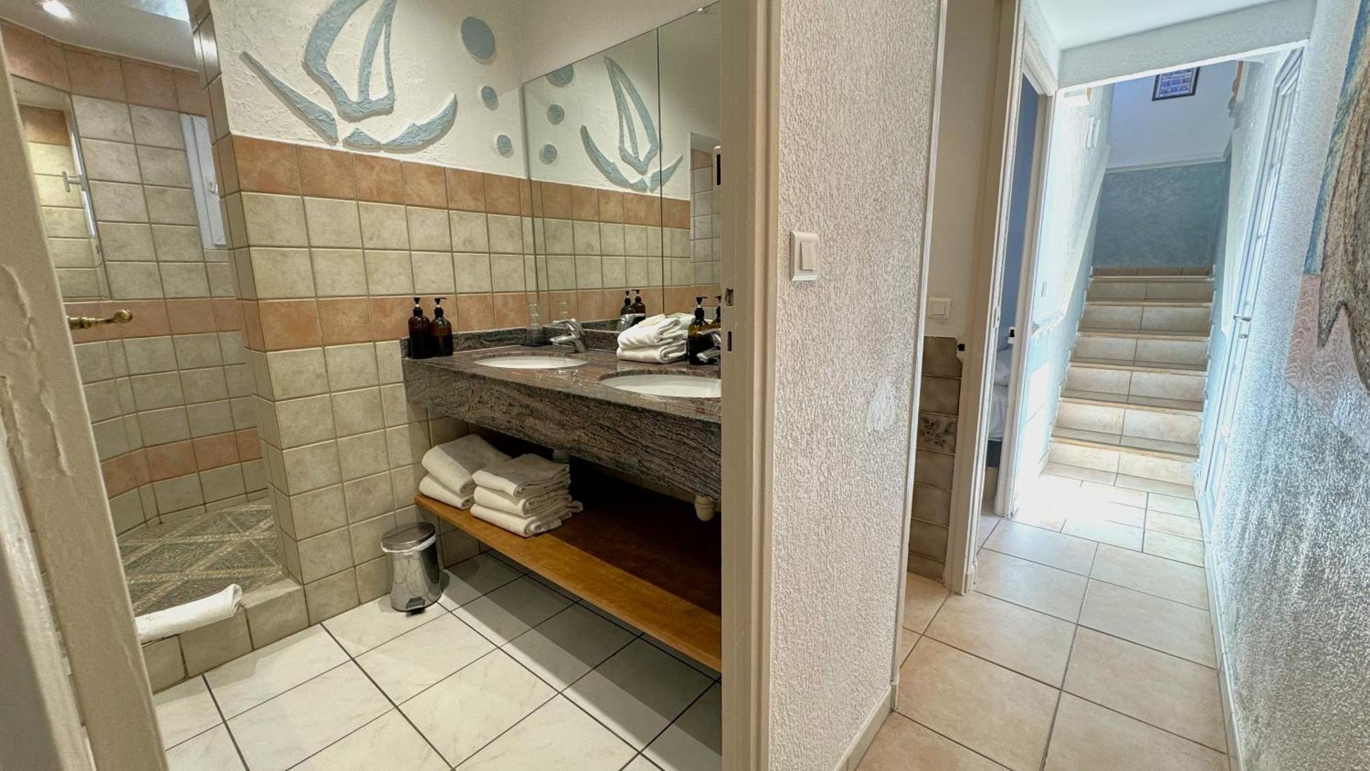 Hotel Les Flots Bleus Le Lavandou Dış mekan fotoğraf