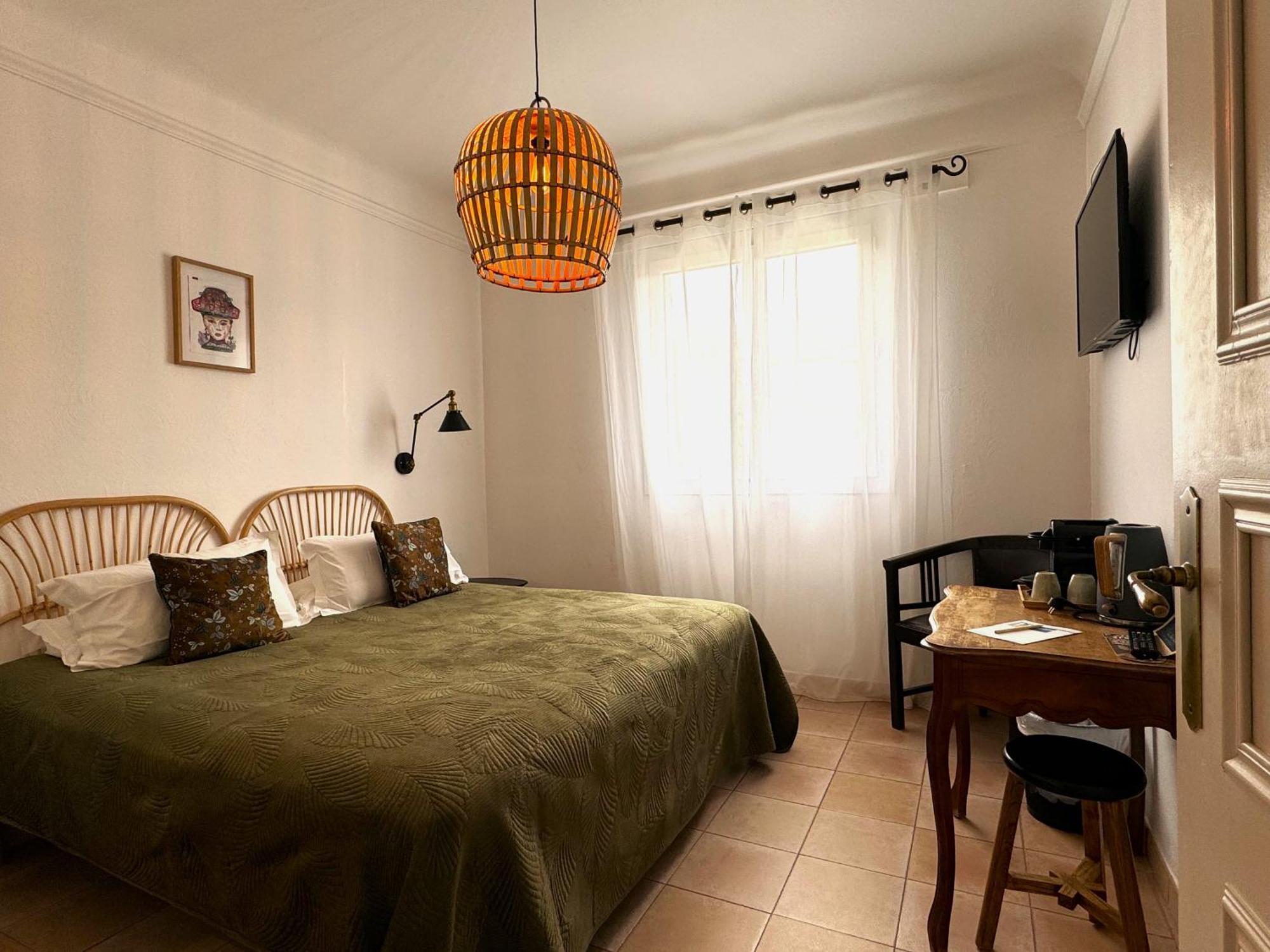 Hotel Les Flots Bleus Le Lavandou Dış mekan fotoğraf