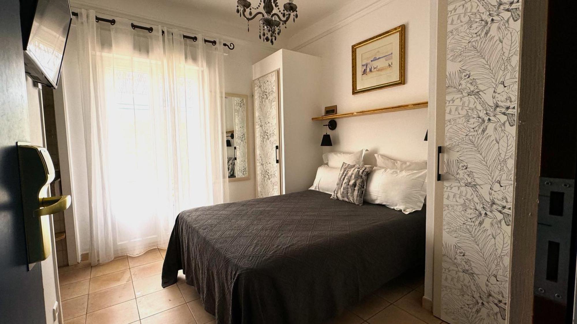 Hotel Les Flots Bleus Le Lavandou Dış mekan fotoğraf