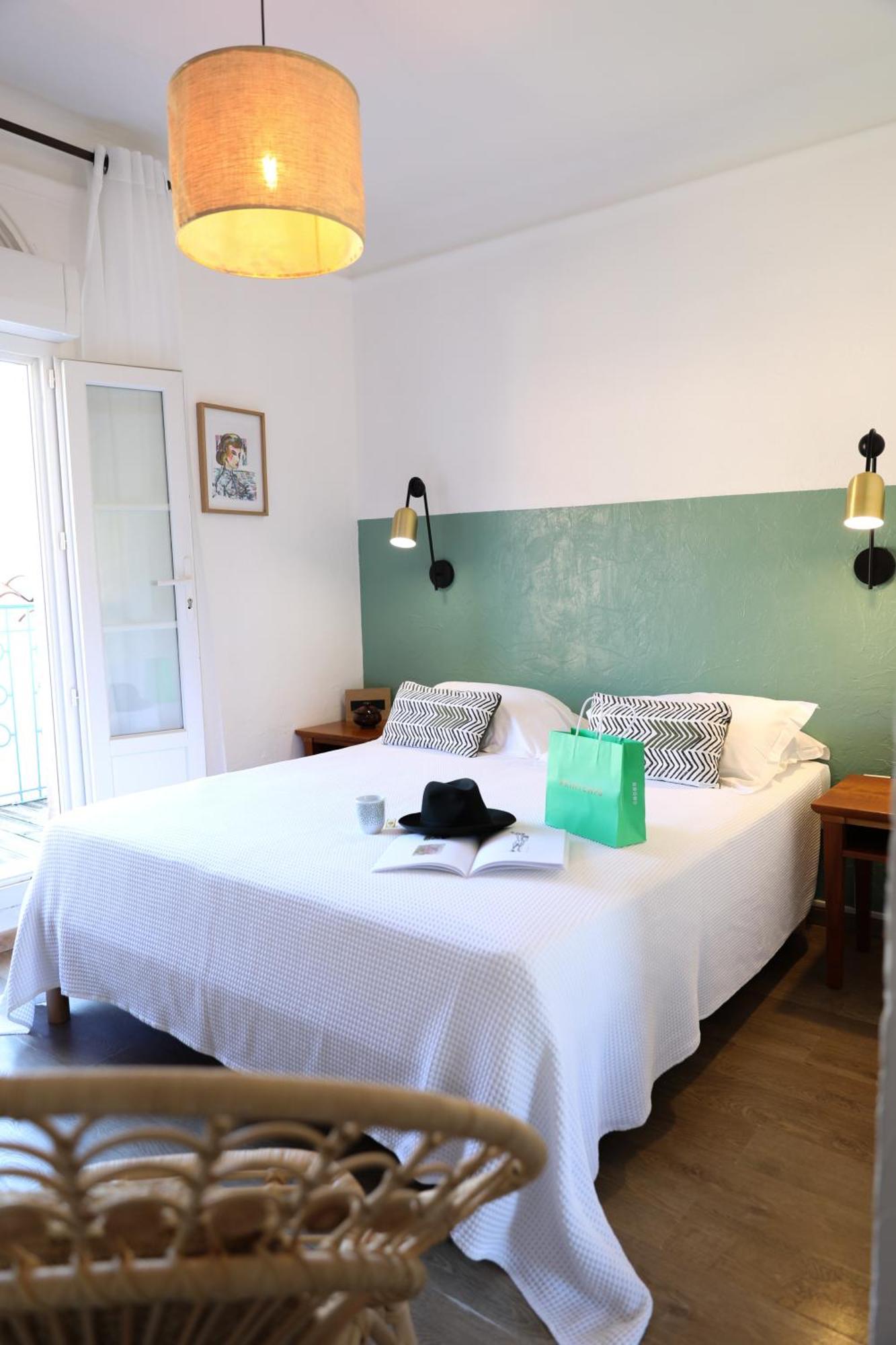 Hotel Les Flots Bleus Le Lavandou Dış mekan fotoğraf